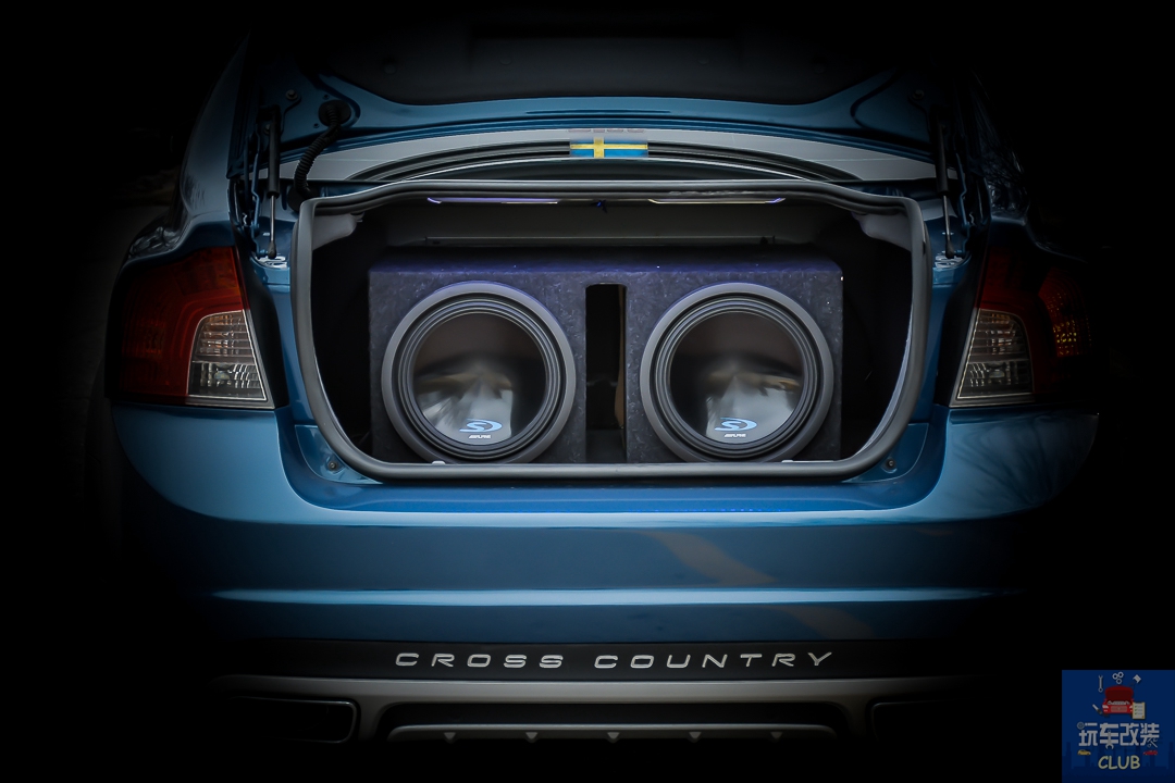 一辆“彻头彻尾”改装的沃尔沃VOLVO S40
