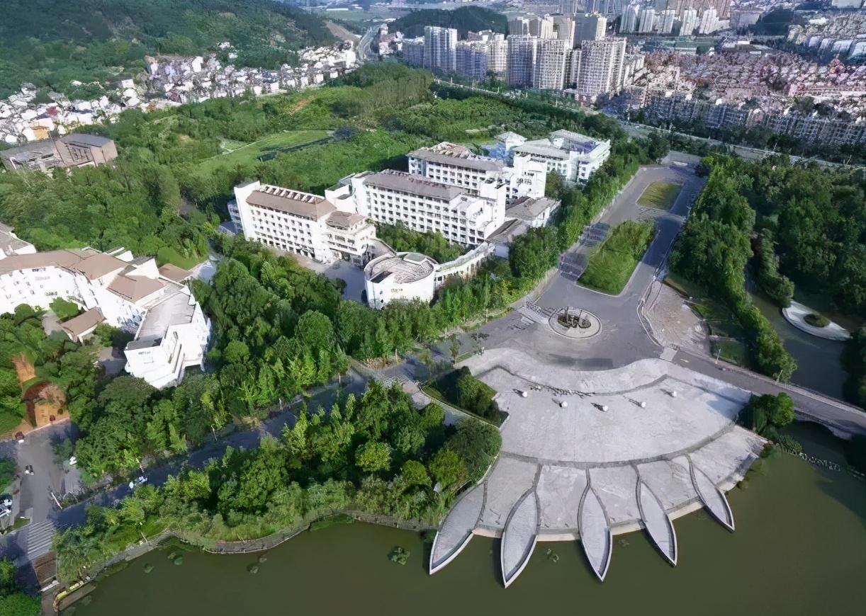 2021年浙江高考分数线发布，刚过500分的“压线生”，如何报考？