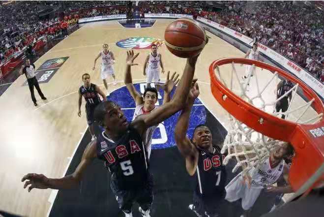 2010年篮球世界杯决赛（一人真的可以带走比赛！2010年世界杯决赛：KD拿下28分惊艳全场，）