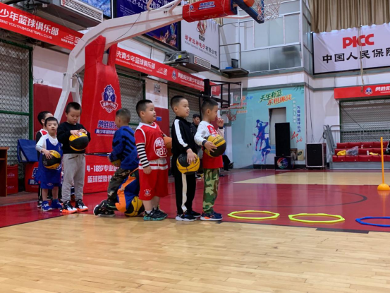 郴州学篮球到哪里好（青少年“体育·新时代”郴州勇胜阳光青少年篮球俱乐部夏令营站）