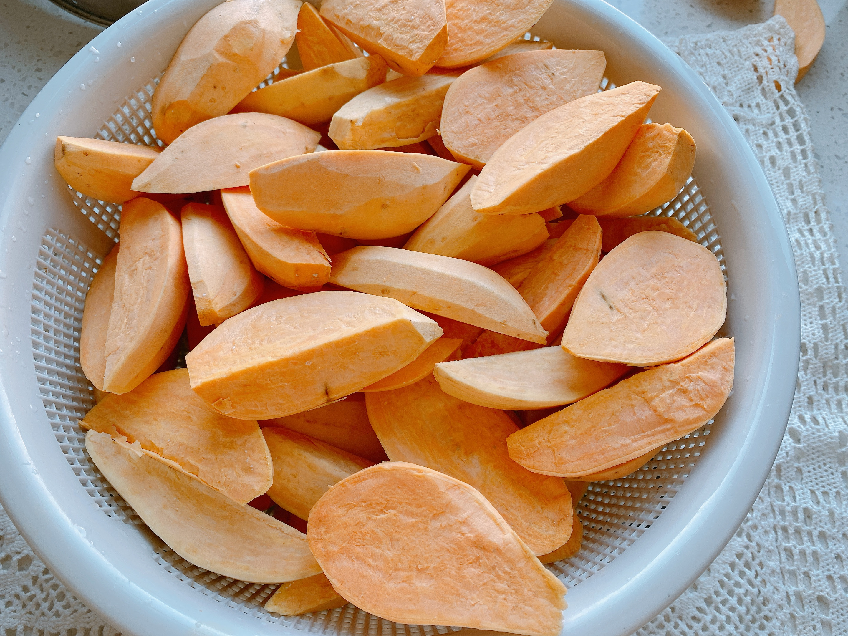 晒红薯干，用上这个老方法，牢记3个技巧，软糯不发硬，Q弹有嚼劲