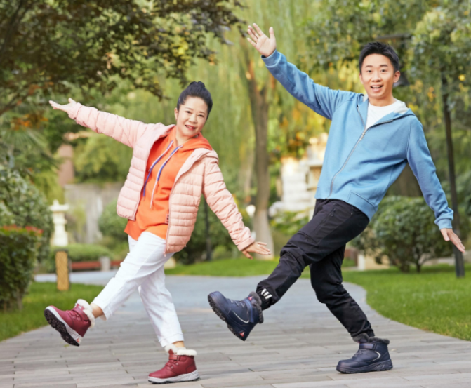 其貌不扬却被星爷看中，被谢娜力捧，综艺咖杨迪的不幸与幸