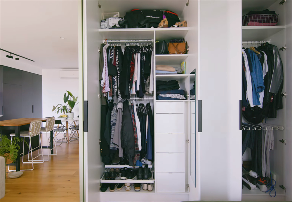 独居姑娘的1室2厅小家，55㎡面积做成开放式，卧室推拉门太实用了