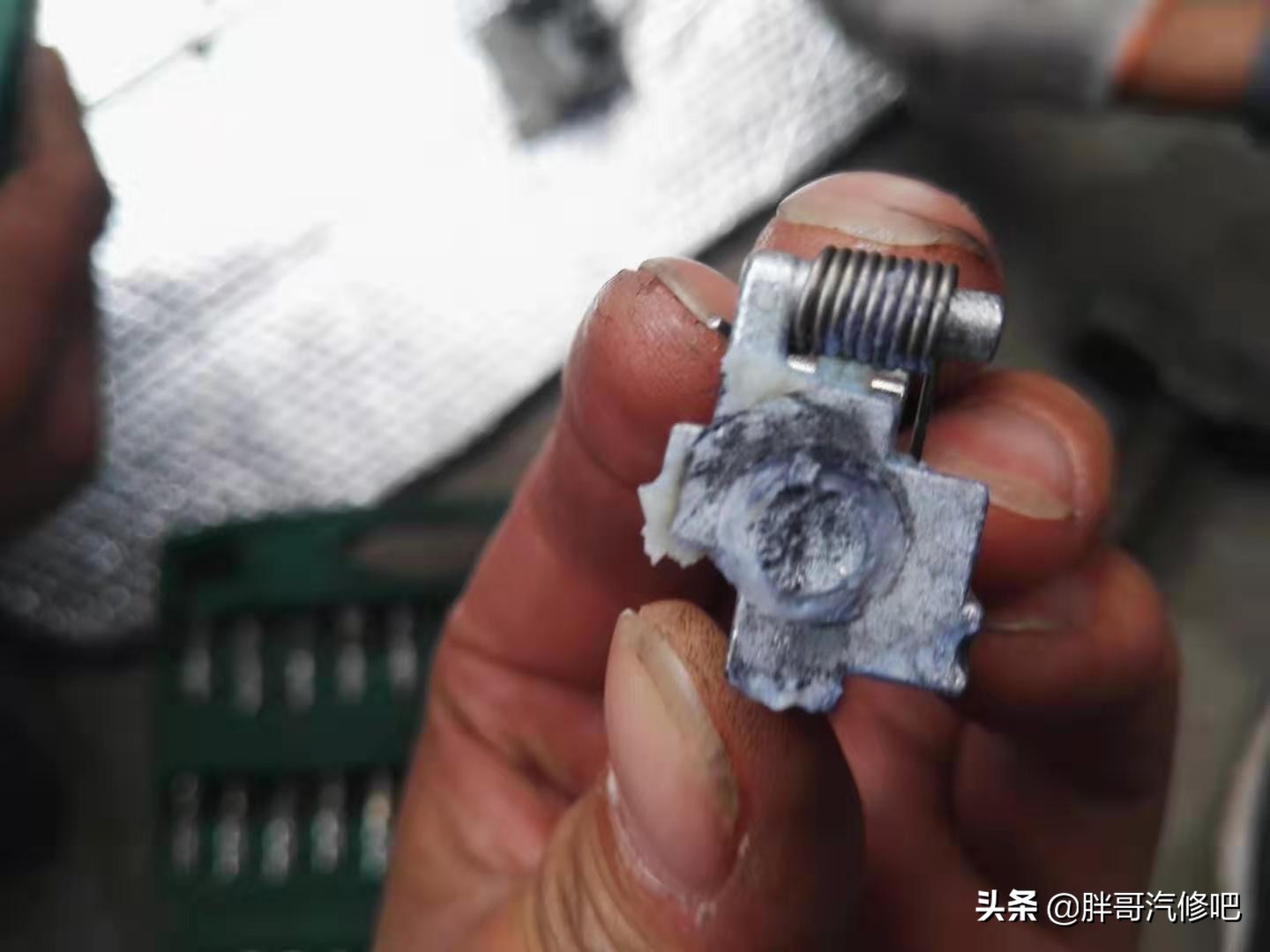 凯迪拉克电子助力方向盘锁故障，造成车辆无法启动，维修步骤