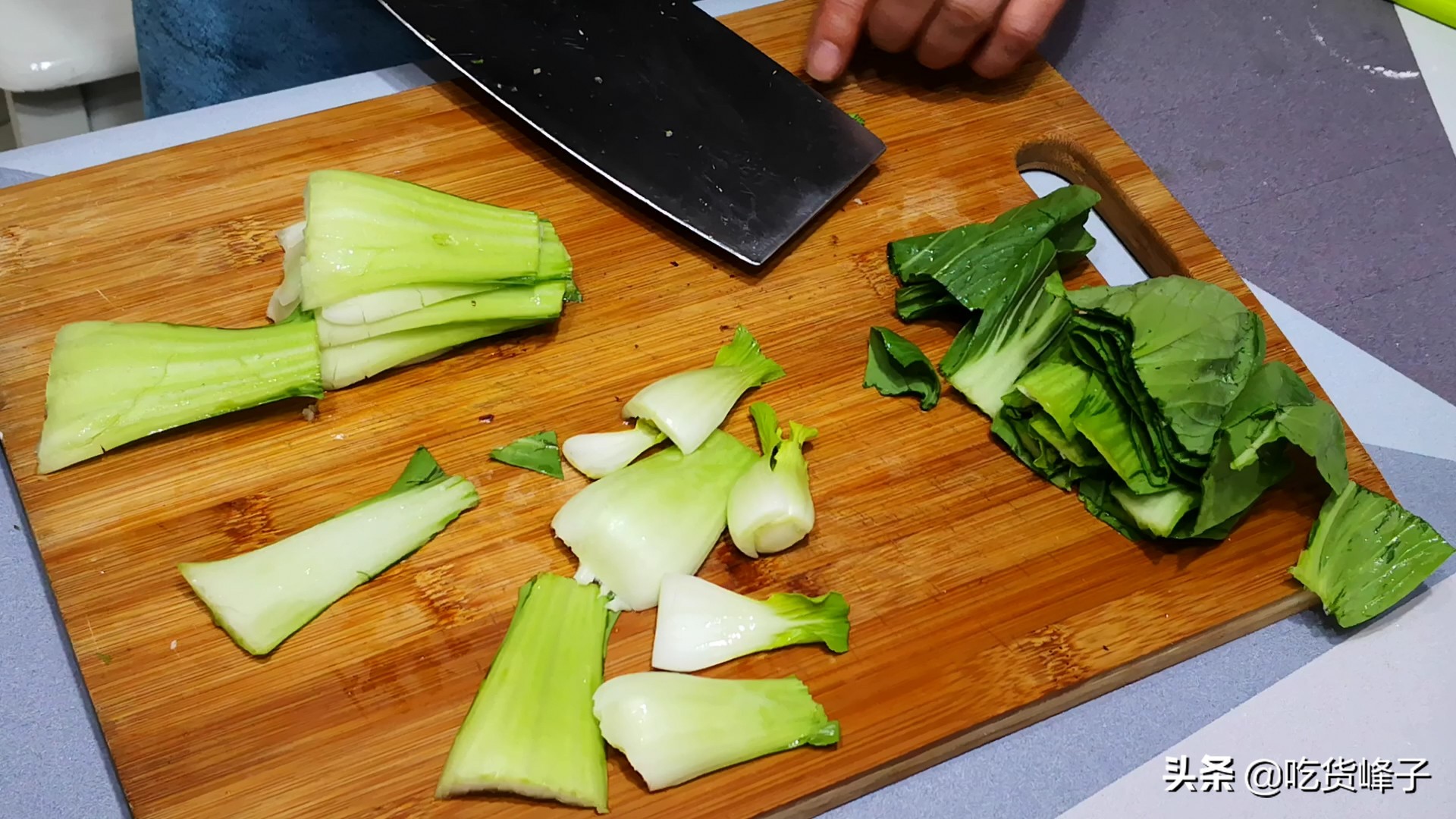 香菇炒油菜的家常做法（教你正确做法香菇入味油菜翠绿）