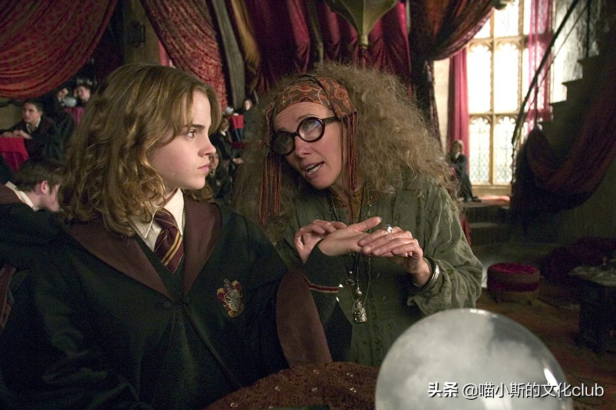 《哈利·波特》：霍格沃茨招聘教授，是不是有时太“随意”了些？