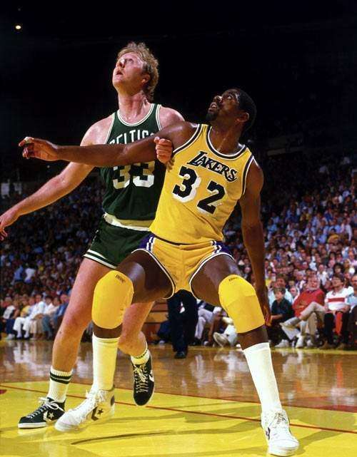 拉里·伯德数据（大鸟伯德职业生涯各赛季数据荣誉一览：有两样乔丹都没做到）