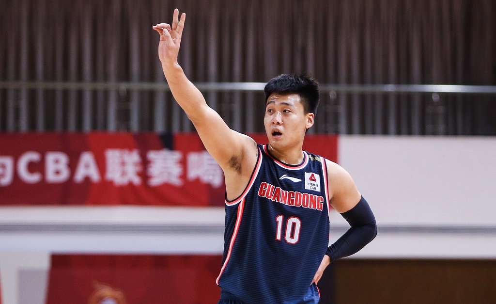 为什么nba球衣中国字(CBA中文球衣即将亮相：辽宁成绿衫军，很有特色，广东低调)