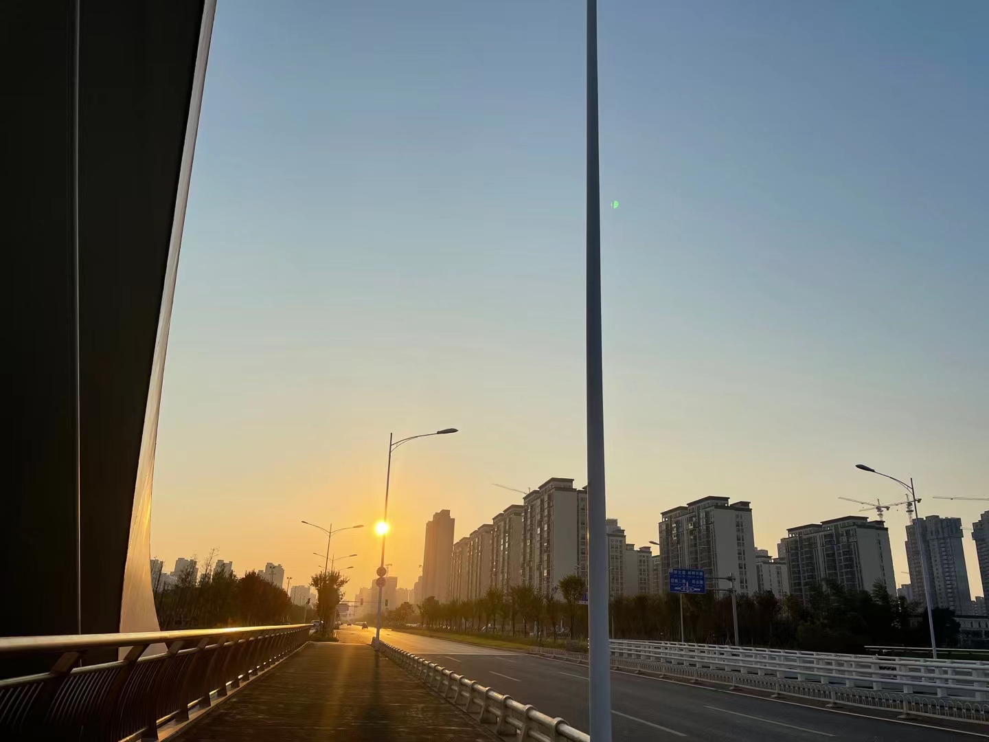 秋日清晨，逸起来晨跑，享受秋高气爽好时节