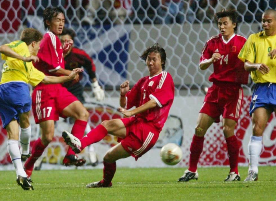 02世界杯中国小组赛(回顾国足2002年晋级世界杯：占天时地利人和，现役国足能力差)
