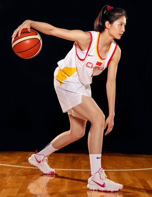 2011年中国女篮全体队员名单(中国女篮七大女神赵爽只能排第三,头号