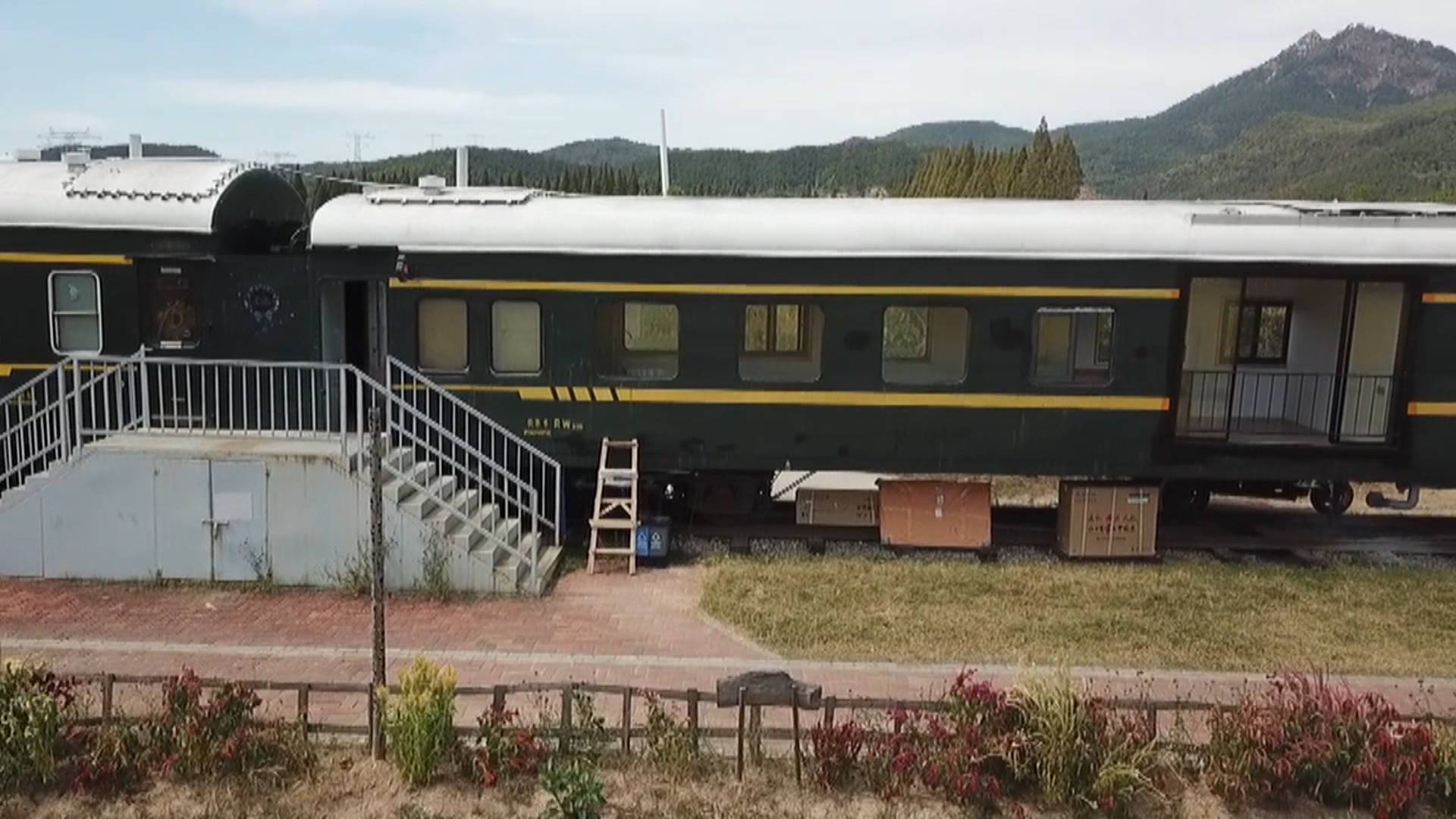 美女花200多万元跨省搬火车，将稻田变网红打卡地！游客慕名而来，基地生意相当火爆