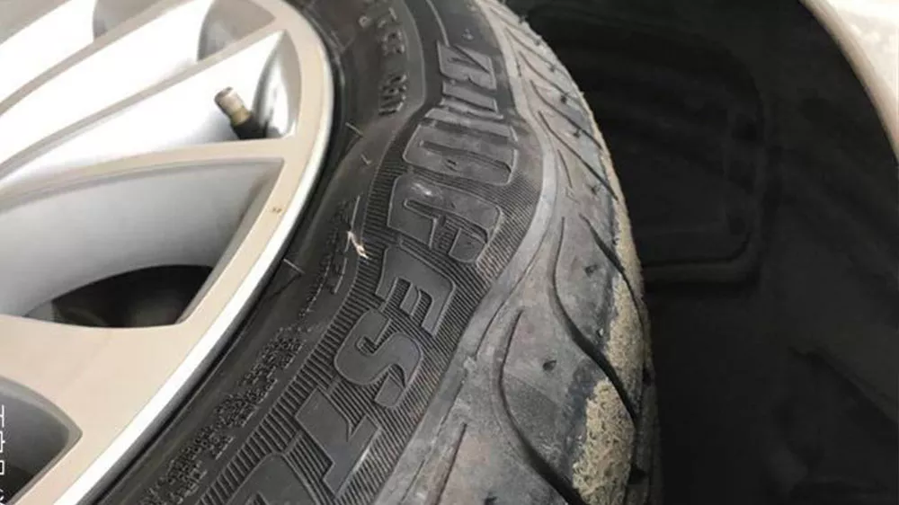 轮胎鼓包要不要换？看了就不会任性了