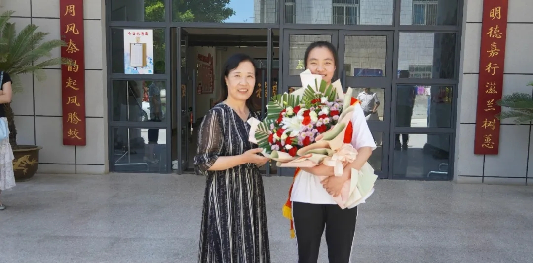 陕西考生辛灵，509分报考军校，一举成为让人羡慕的女飞行学员