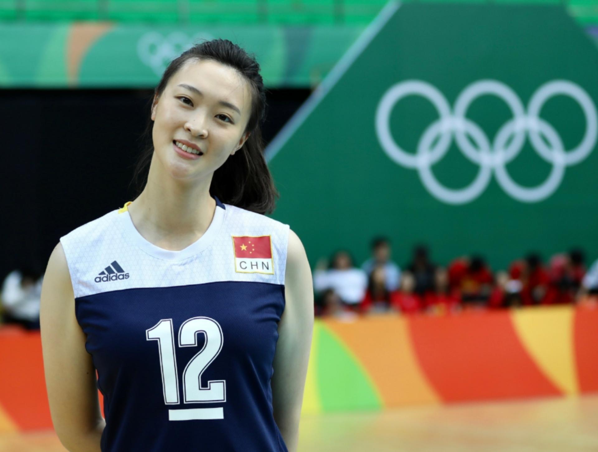 哪些女明星看过世界杯(翩若惊鸿陈虹伊,长腿女神惠若琪,国家队美女