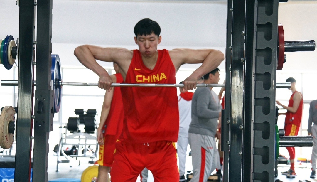 周琦退出CBA新赛季，新疆男篮表示遗憾，中国男篮路在何方？
