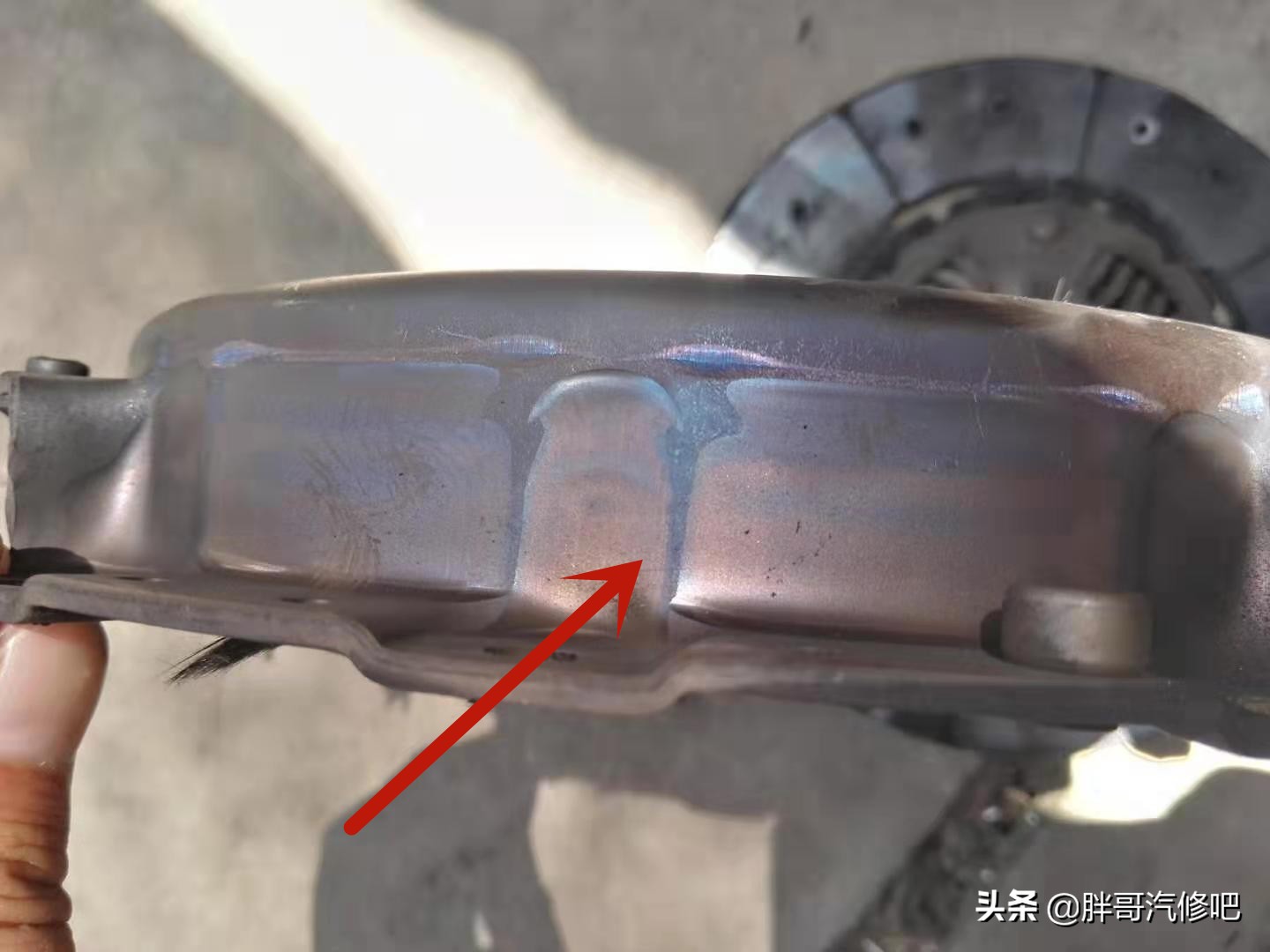 不及时更换正时皮带的后果，离合片惨不忍睹