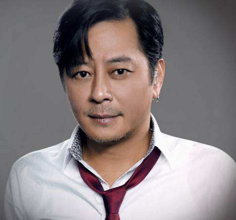 王杰被遗弃、被欺骗、被下毒…歌坛浪子的一生似乎都在苦难中度过