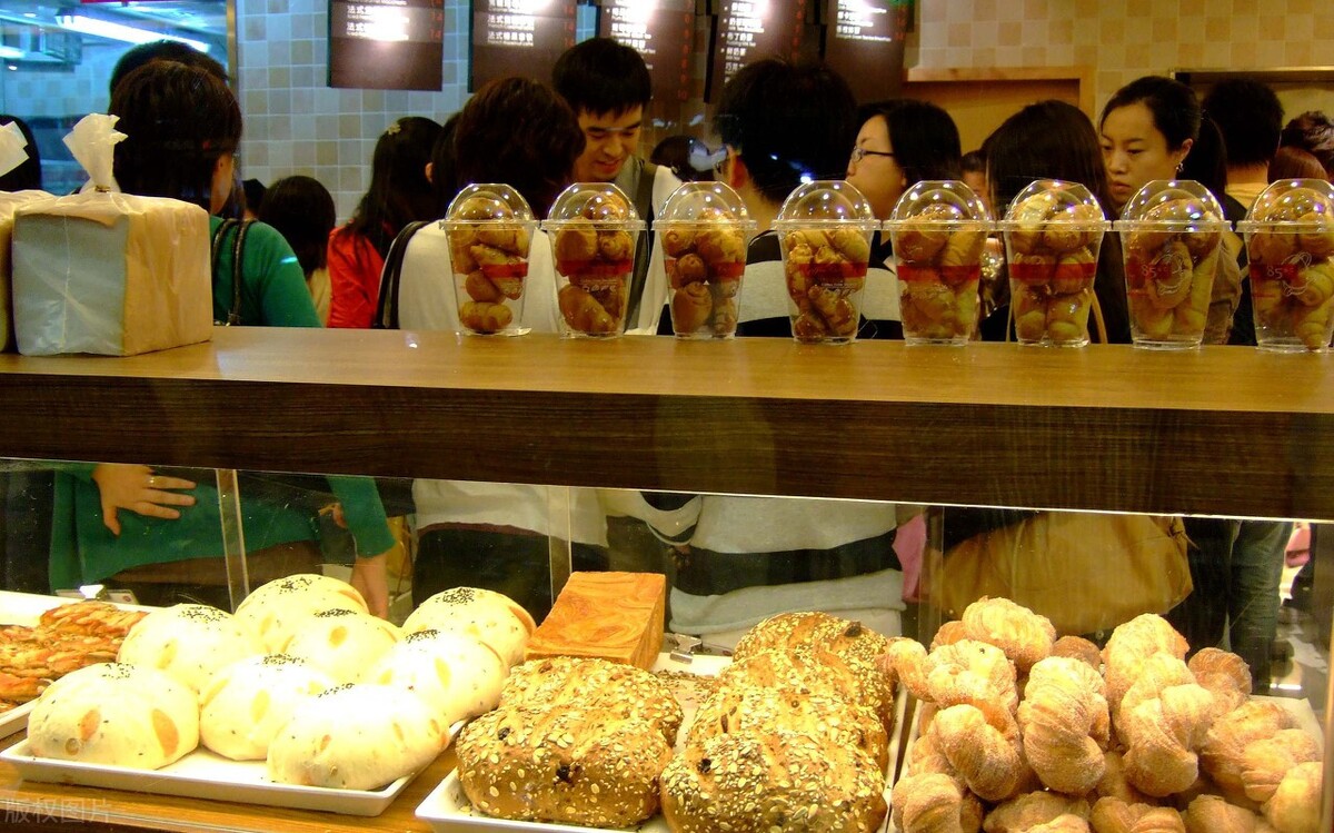 90后美女开蛋糕房，推出“1元抢购”，月进账17万，方法告诉你