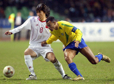 2002世界杯巴西对中国上场（多么冒险！2003年非典期间，中国队与巴西队在广州踢了场友谊赛）