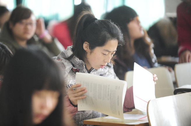 大学生“藤蔓字体”曝光，字体自由洒脱，老师：你随意，我也随意