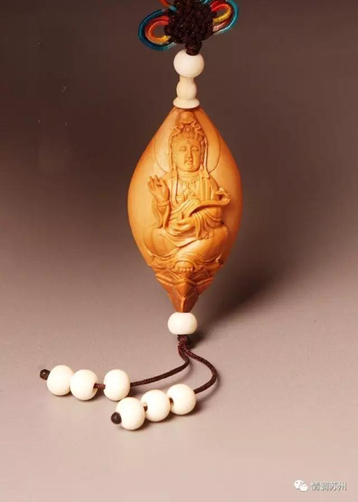 想要找个如《神雕侠侣》里裘千尺一样吐得一口出神入化"枣核钉"的老太