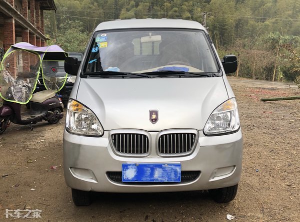 金杯海星t22双排微卡能载人又能拉货,新车落地只要4万块,超实用