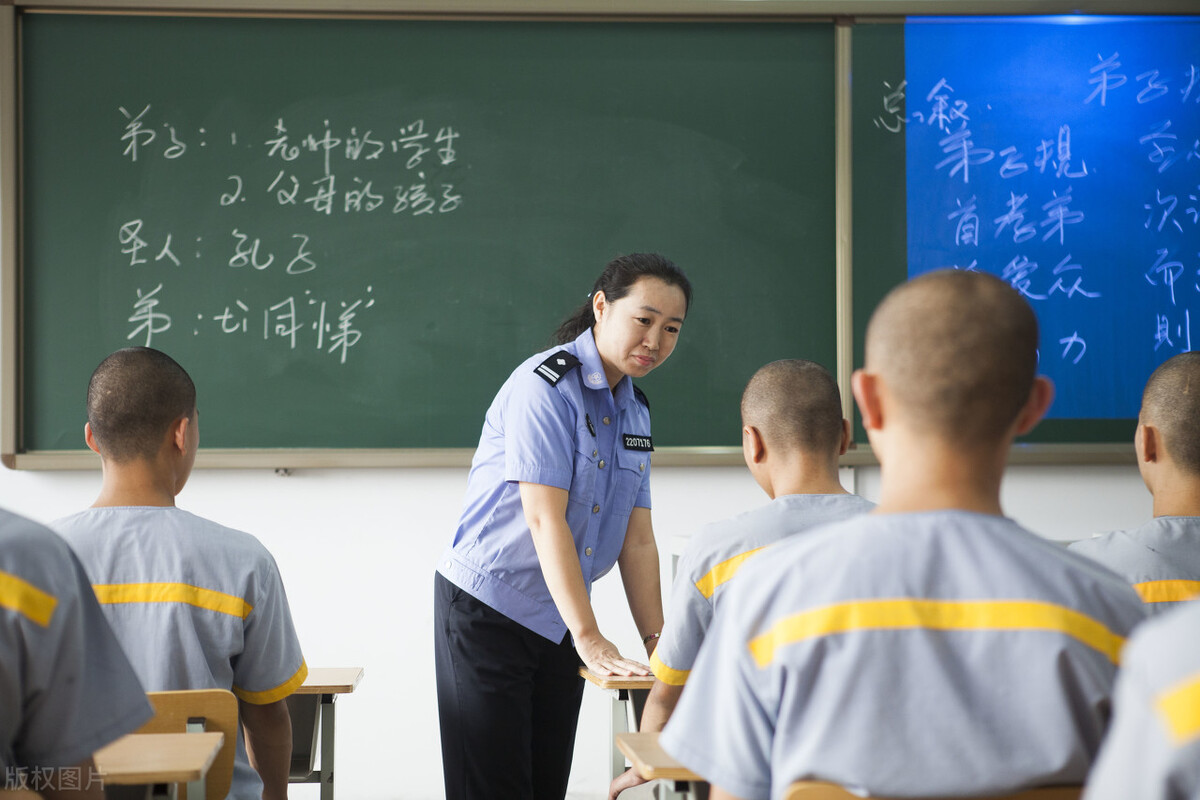 案发后未马上披露的高考跨省泄密案，刑释人员公然兜售未考试卷