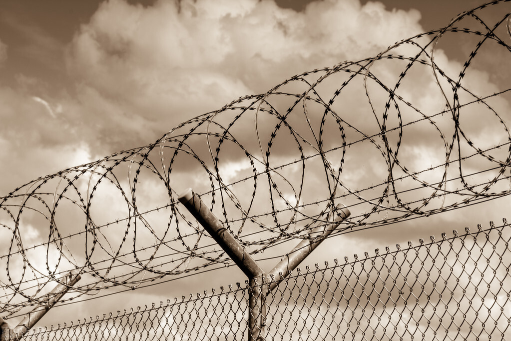 男子将挑衅者捅死，构成正当防卫吗？法院将如何量刑？