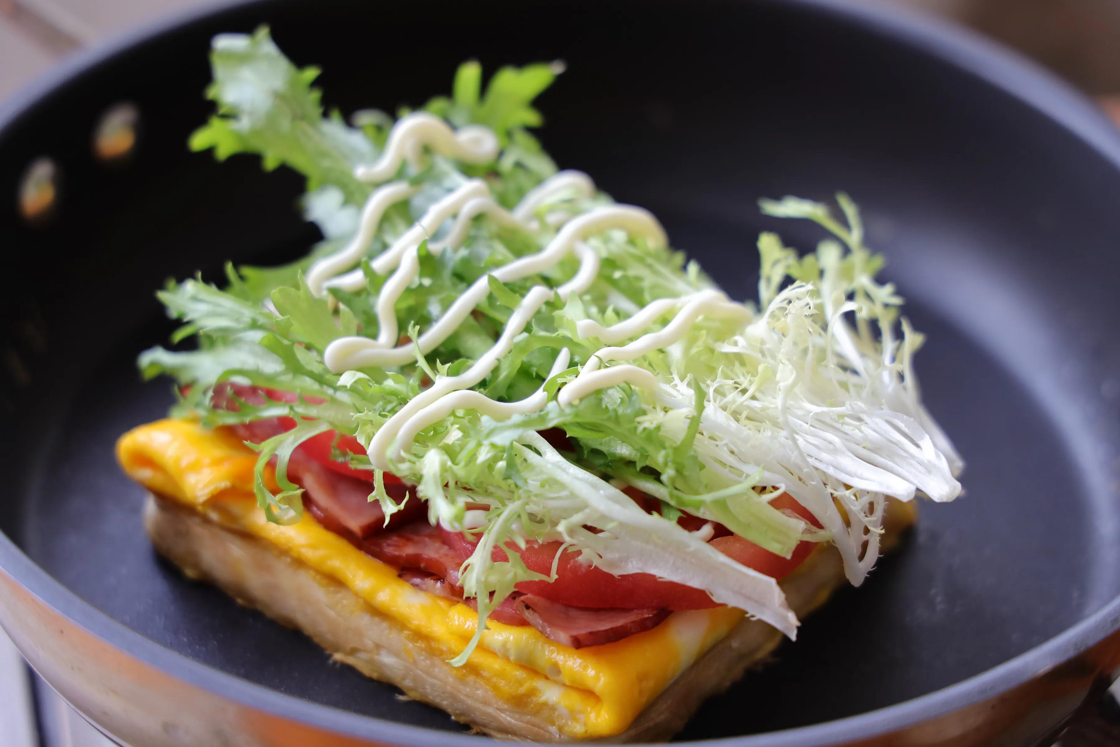 早餐不知道吃什么？那就来一片三明治吧！营养健康，关键很快手