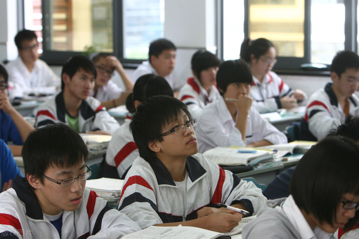 要把英语“踢出”高考？教育部门最新回应来了，学生：早该如此