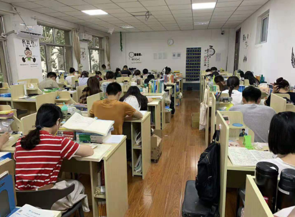 大专报考条件，不过报考条件很严格，想要上岸不容易