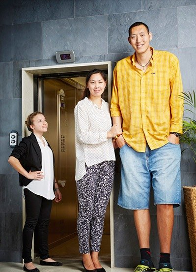 姓孙的篮球运动员(比姚明还高的篮球巨人孙明明:退役后娶1.