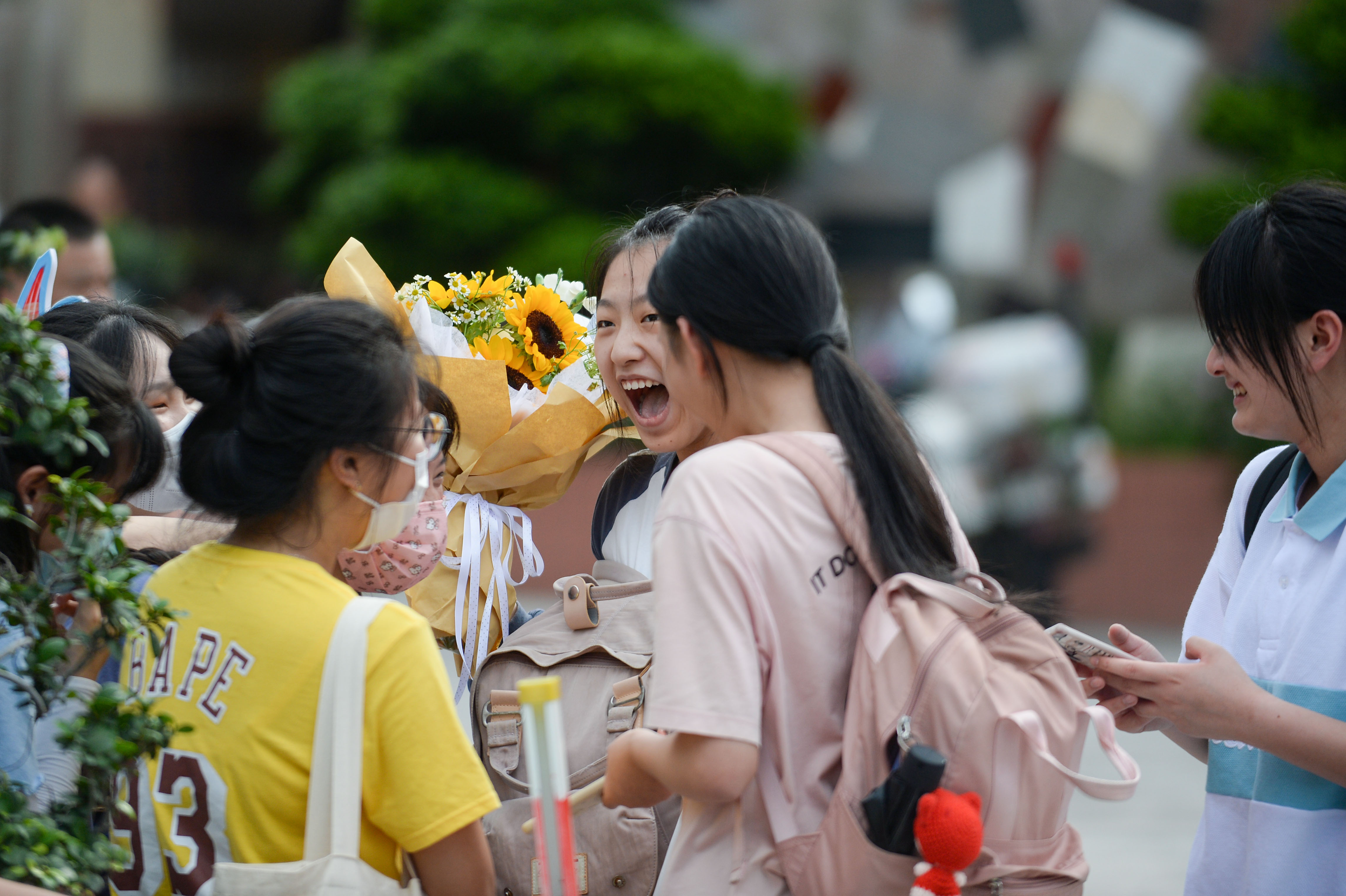 考完啦，来个抱抱吧！2021新高考落幕，成绩预计本月24日左右公布