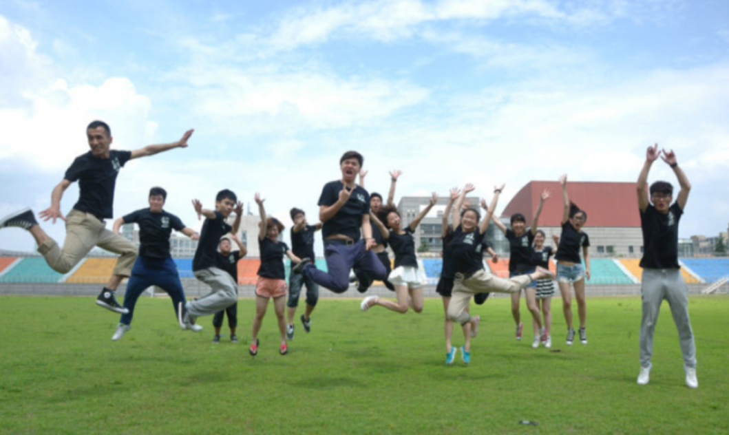 大学生吐槽室友没吃过“海底捞”，称其没见过世面，反遭网友怒怼