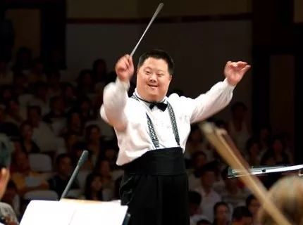 “天才指挥家”胡一舟：身患唐氏综合征，19岁凭音乐天赋一举成名