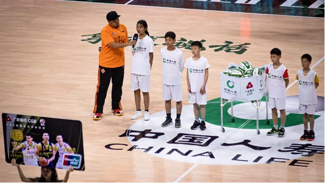 从CBA揭幕战上亮相的这支广告,窥见中国人寿的品牌故事