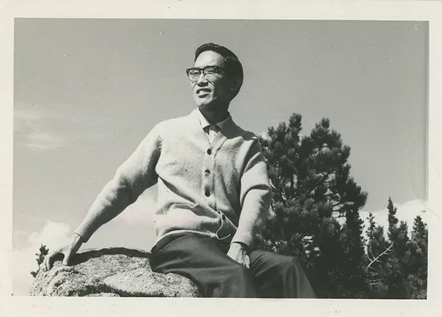 余光中丨长长的路，我们慢慢走