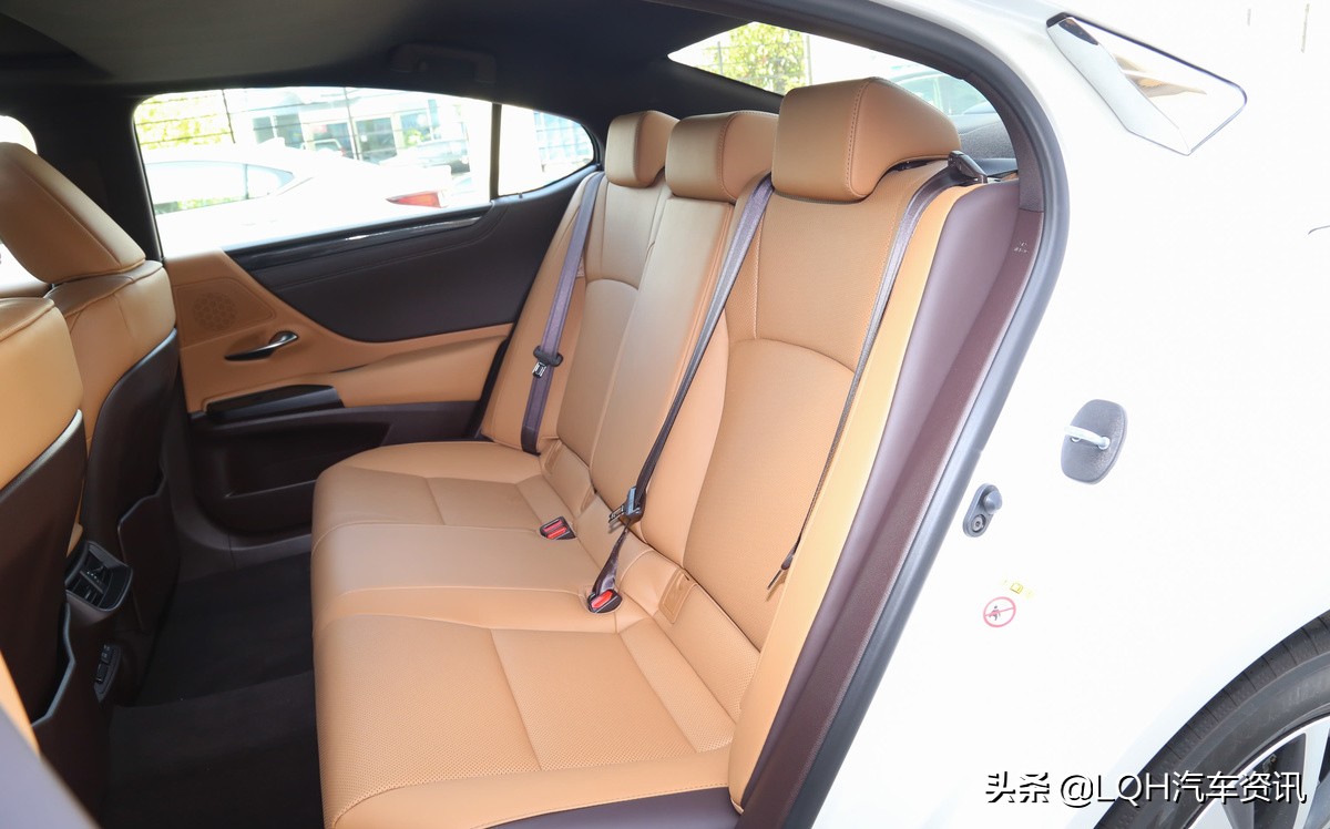 丈母娘给30万，让我在ES200和奥迪A4L之间做选择，我该怎么选？