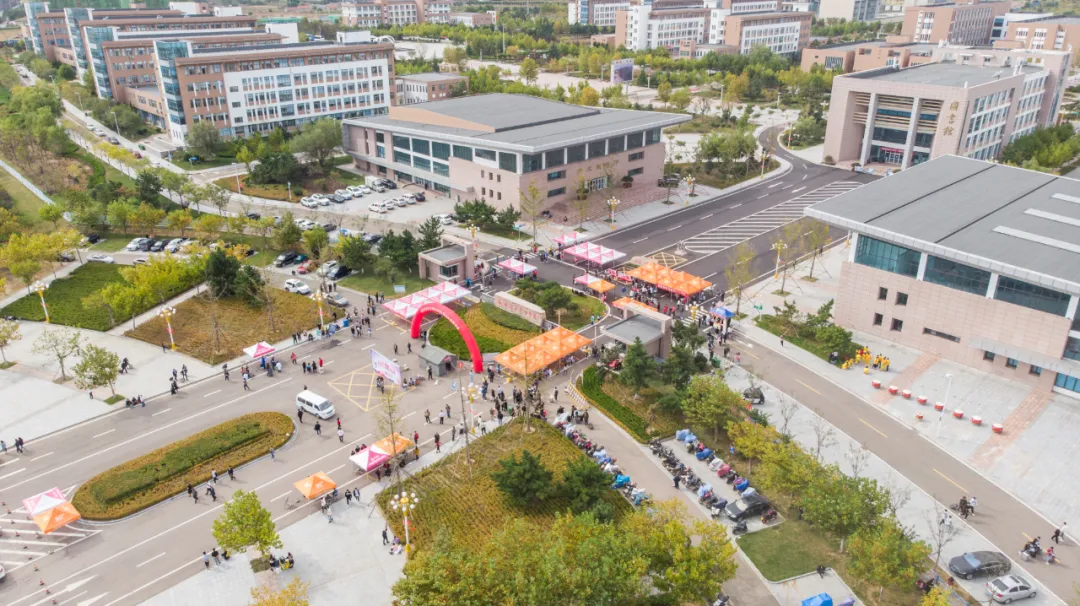 来荣成读大学：在蓝天碧海间绽放最美青春