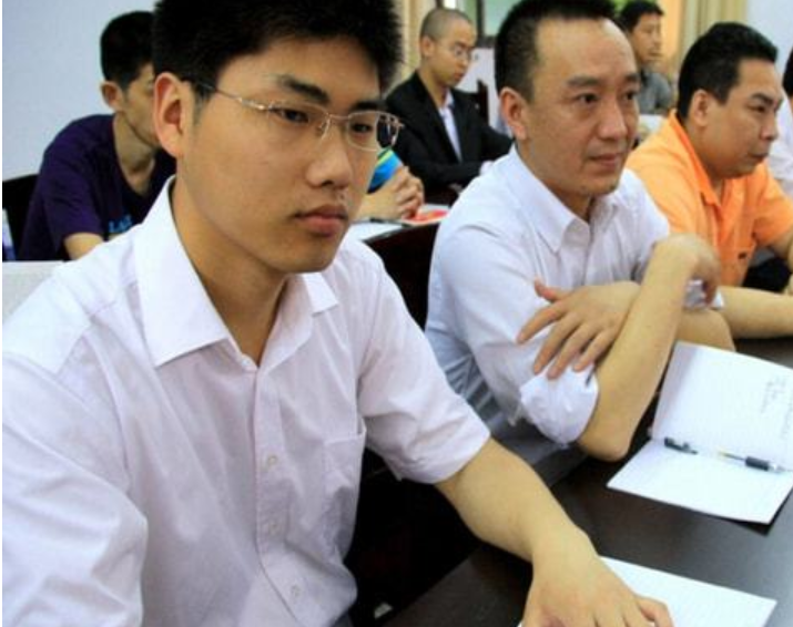 基层公务员晒出工资单，透露公务员真实待遇，和想象的不太一样