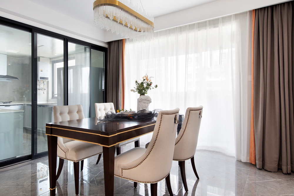 谁说美式风格沉闷老气？学他家走“轻美式”路线，性价比高又时髦