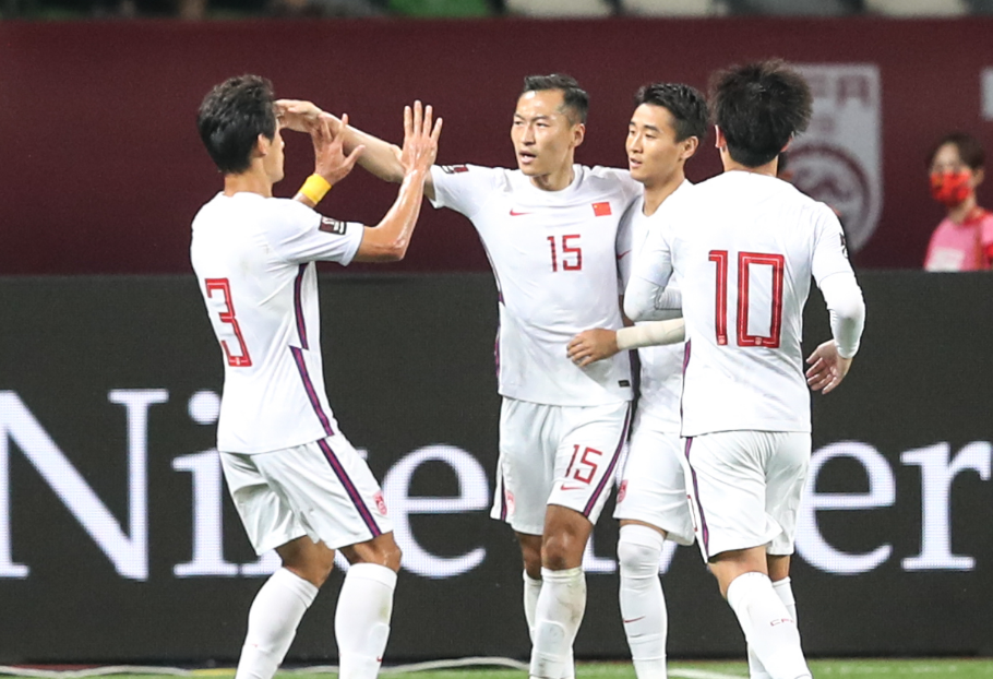 中国vs韩国足球2021世预赛（12强赛抽签前瞻，国足碰韩国更有利，集训4个月打好前6场成关键）