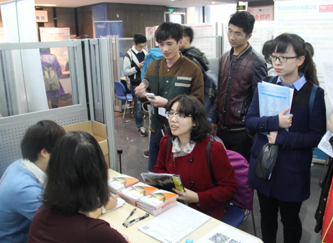 “就业率”正在下降的4所985，即使有名校招牌，用人单位也不买账