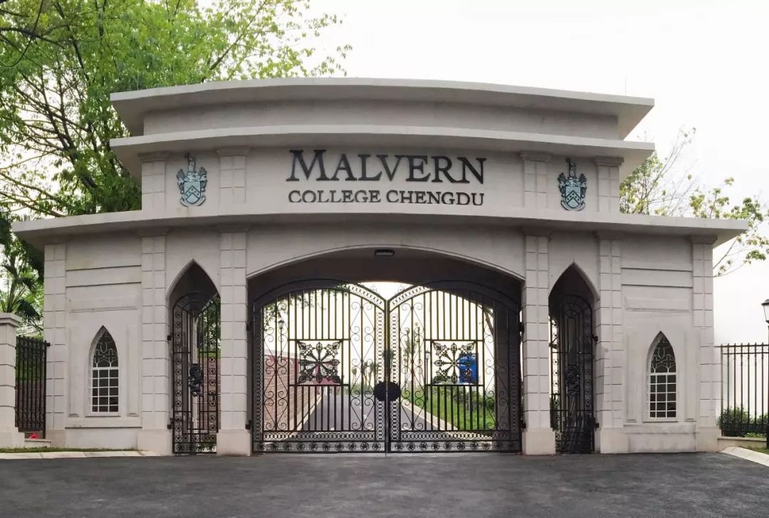 香港、青岛之后，这所英国百年名校4年来在成都遭遇了什么