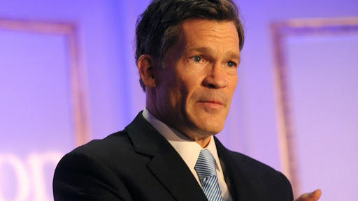 狩猎性侵近百少女、雇妓女强上14岁儿子…这个英国富豪终于被抓