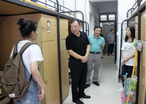 南开设“夫妻宿舍”引家长质疑，但学生支持：读书生活两不耽误