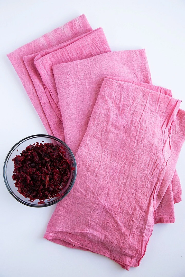 用茶叶既然能把布料染成粉红色？并且只加醋，就能让布料永不褪色