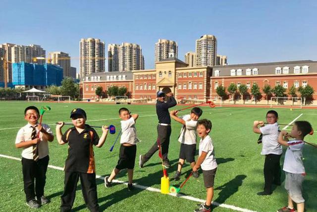 上海“贵族学校”火了，光学费高达几十万，却有着超高的人气