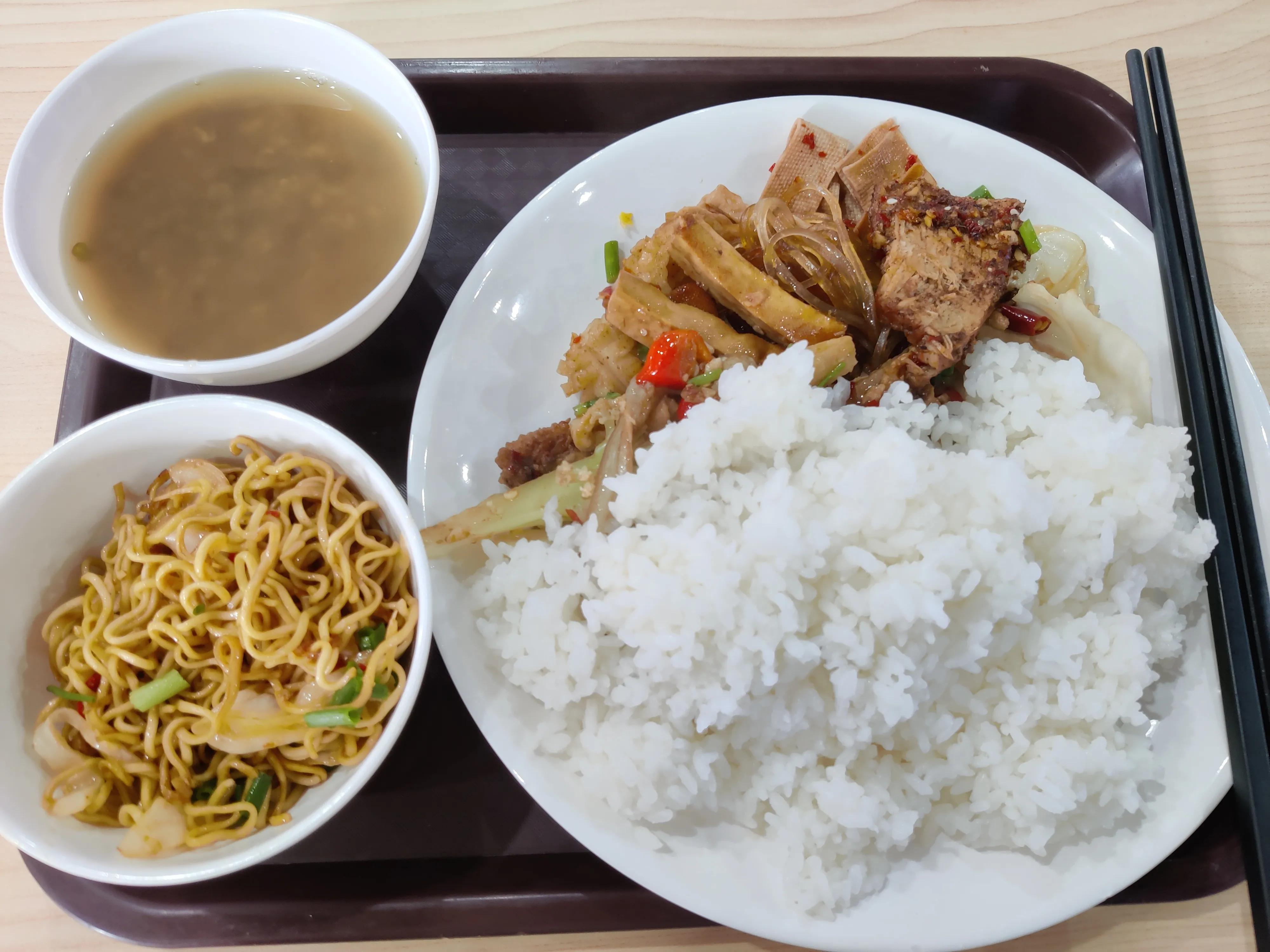 大学生活｜小张同学分享近期在食堂吃的一日三餐